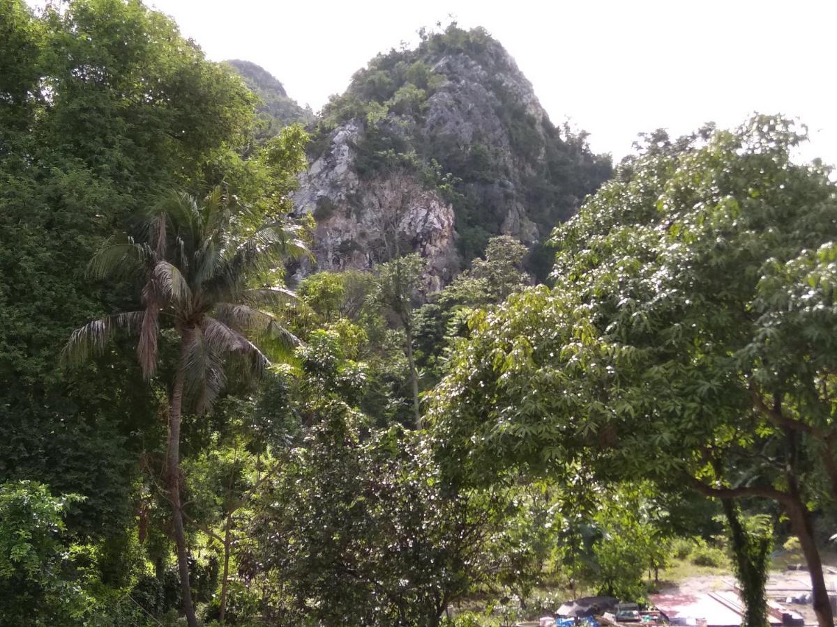 ชายเขาโฮมสเตย์ Kanchanaburi Exterior foto