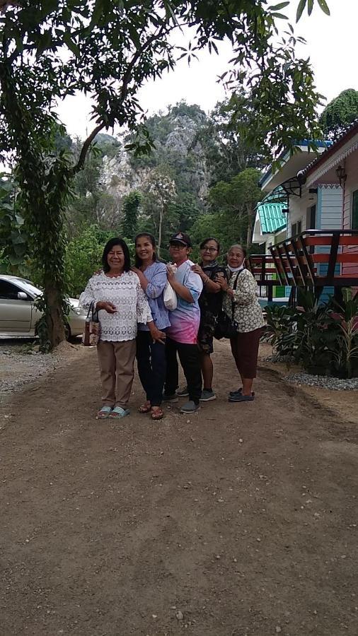 ชายเขาโฮมสเตย์ Kanchanaburi Exterior foto